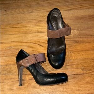 Joie Elegant Black and Tan Heels
